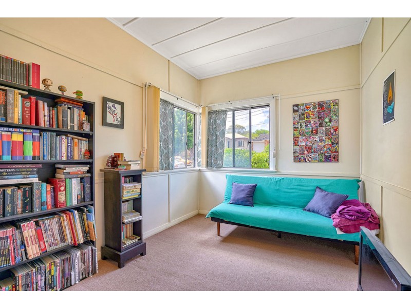 11 Dobbie Street, Holland Park QLD 4121