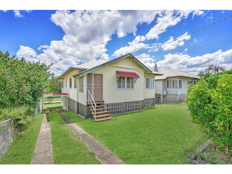 11 Dobbie Street, Holland Park QLD 4121