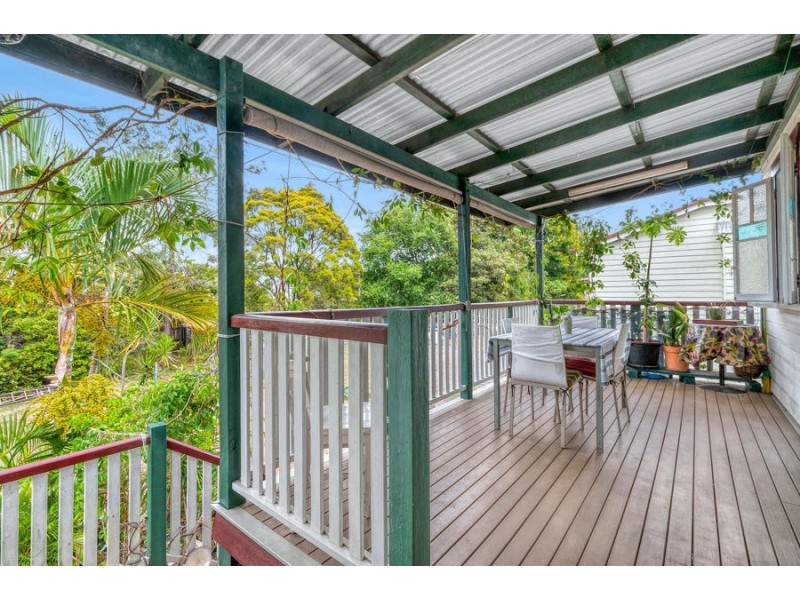 94 Bennetts Rd, Camp Hill QLD 4152