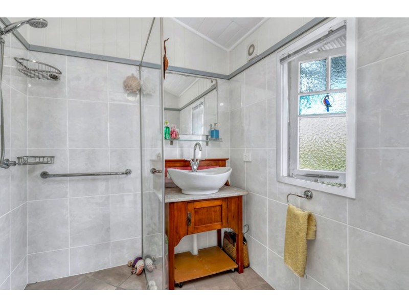 94 Bennetts Rd, Camp Hill QLD 4152