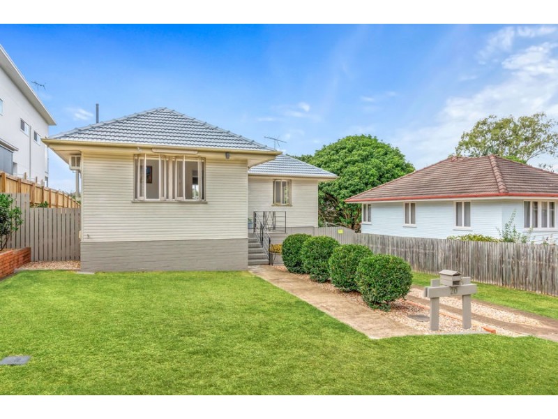 20 Iris St, Holland Park West QLD 4121