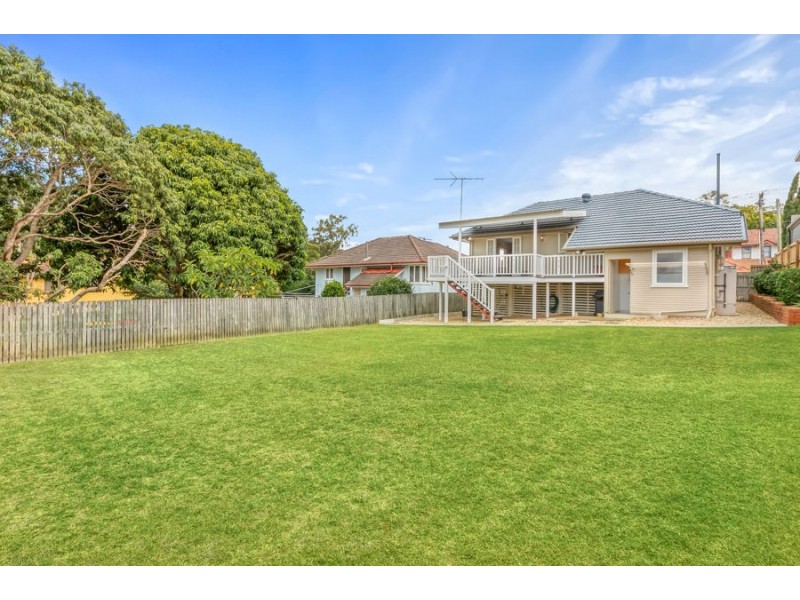 20 Iris St, Holland Park West QLD 4121