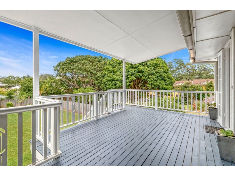 20 Iris St, Holland Park West QLD 4121