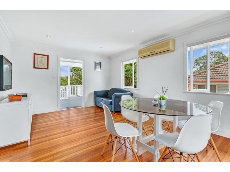 20 Iris St, Holland Park West QLD 4121