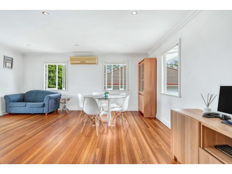 20 Iris St, Holland Park West QLD 4121