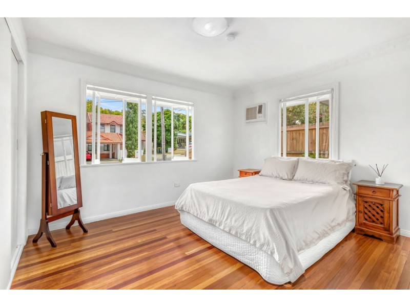 20 Iris St, Holland Park West QLD 4121