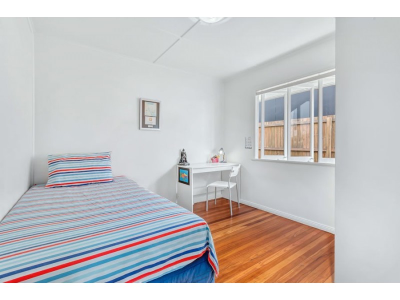 20 Iris St, Holland Park West QLD 4121