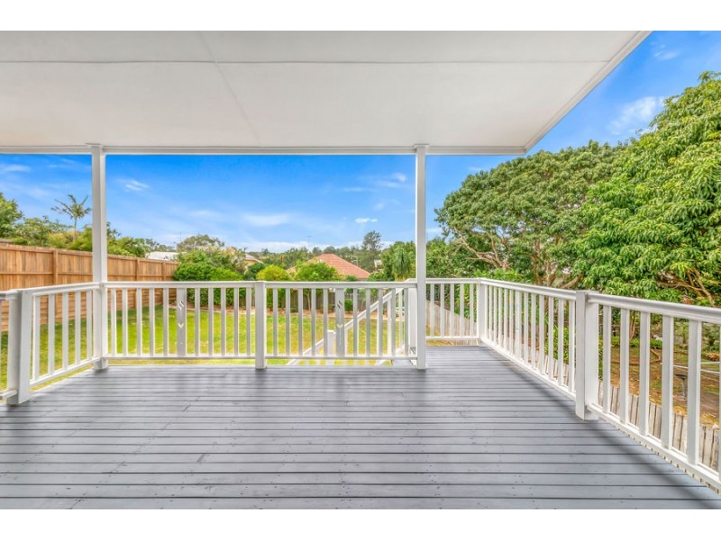 20 Iris St, Holland Park West QLD 4121