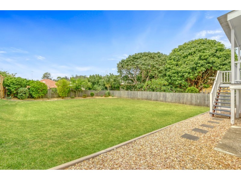 20 Iris St, Holland Park West QLD 4121