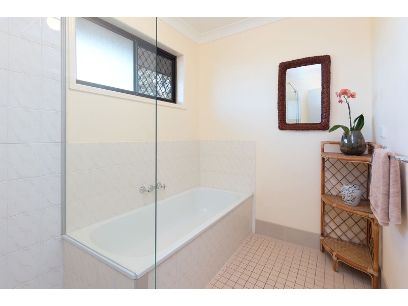 4 Kuhler Court, Carindale QLD 4152