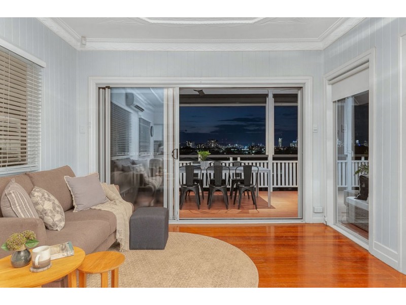 82 Carranya Street, Camp Hill QLD 4152