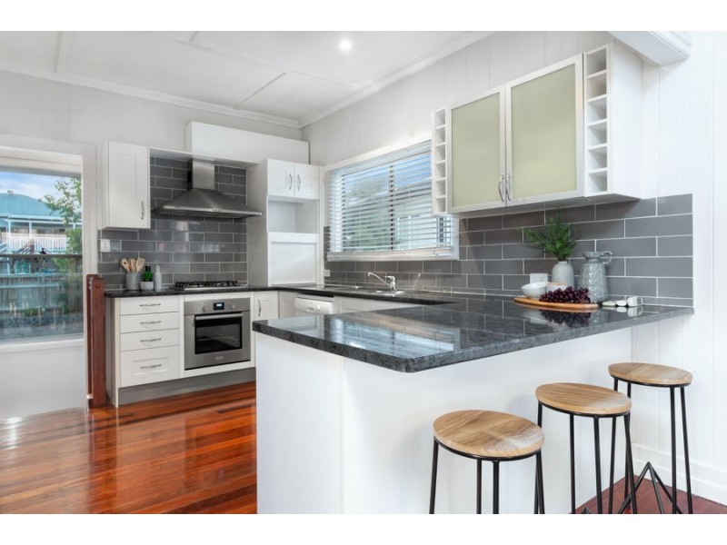 82 Carranya Street, Camp Hill QLD 4152