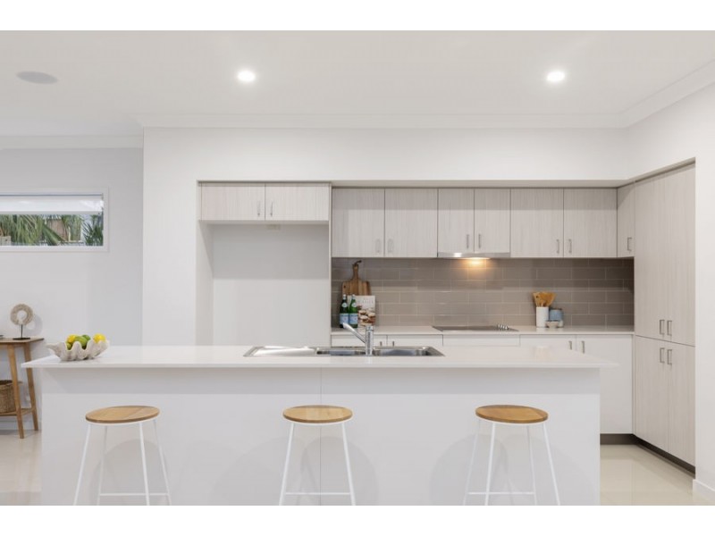 15 Orana Street, Carina QLD 4152