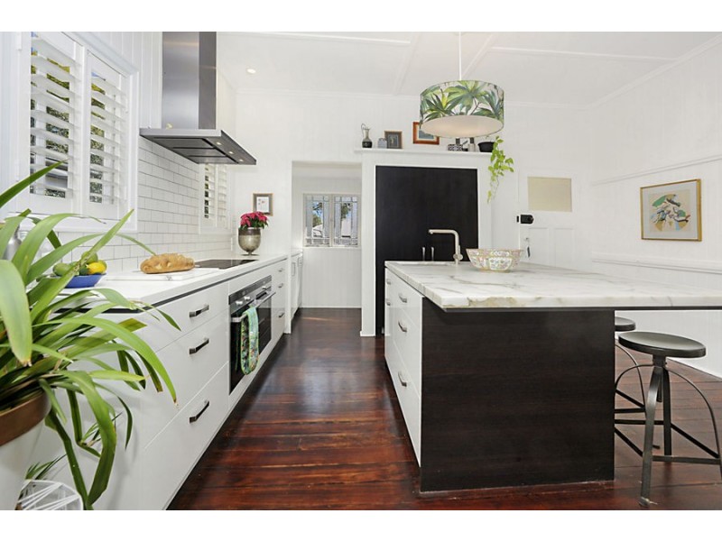 8 Goring Street, Coorparoo QLD 4151