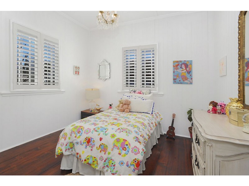 8 Goring Street, Coorparoo QLD 4151