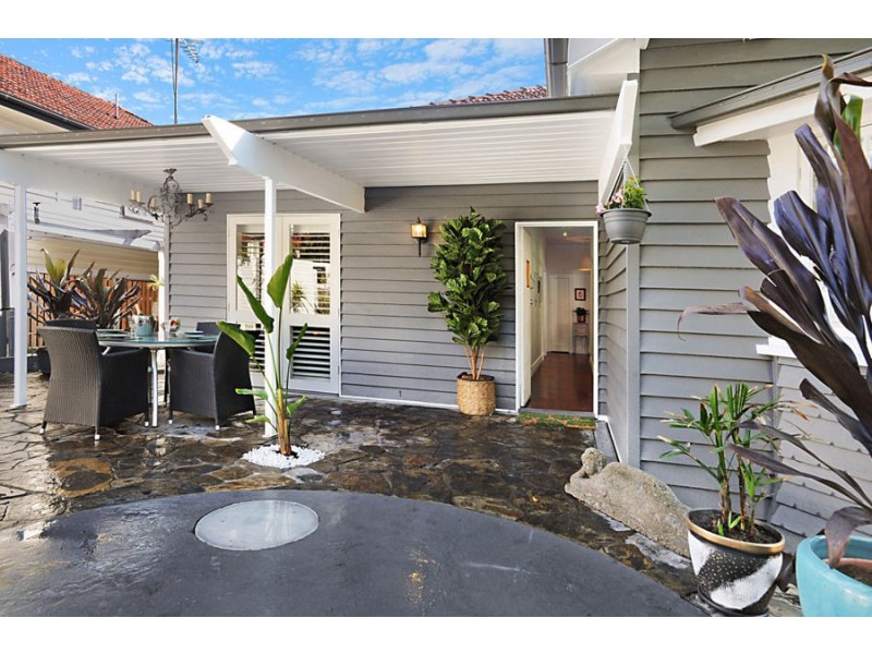 8 Goring Street, Coorparoo QLD 4151