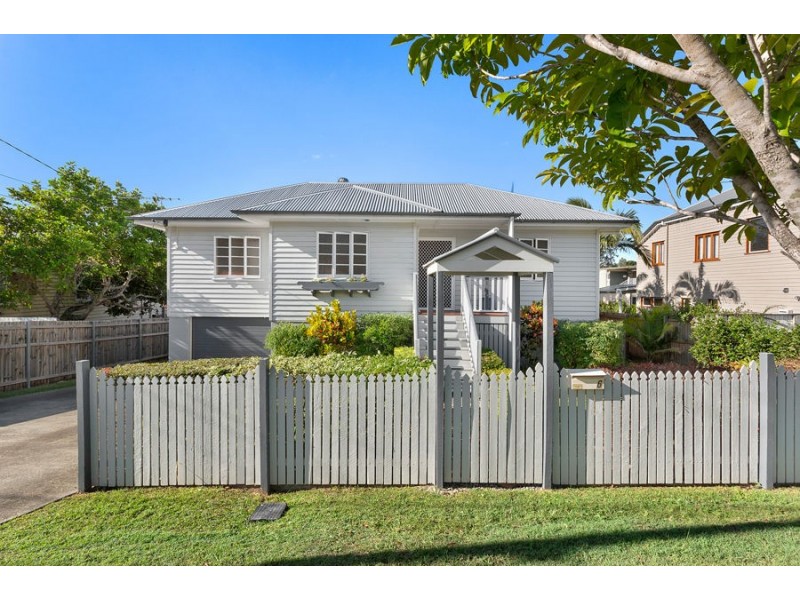 6 Peasant St, Holland Park West QLD 4121