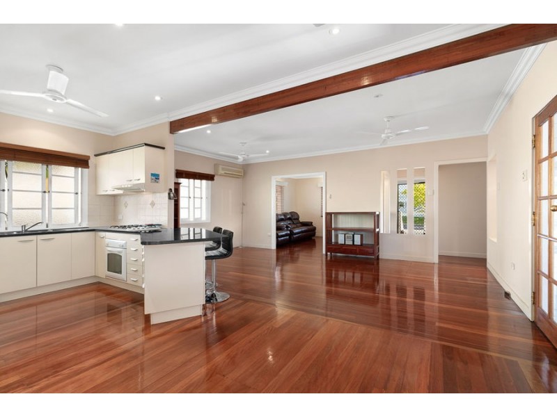 6 Peasant St, Holland Park West QLD 4121