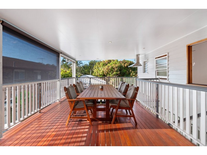 6 Peasant St, Holland Park West QLD 4121