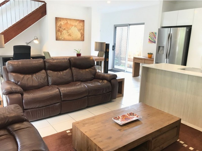 2/40 Arnold st, Holland Park QLD 4121