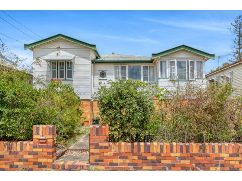 94 Bennetts Rd, Camp Hill QLD 4152