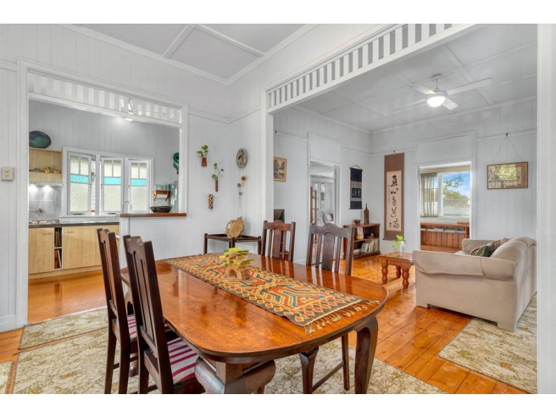 94 Bennetts Rd, Camp Hill QLD 4152