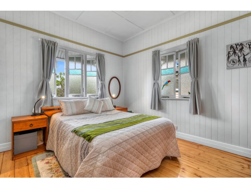 94 Bennetts Rd, Camp Hill QLD 4152