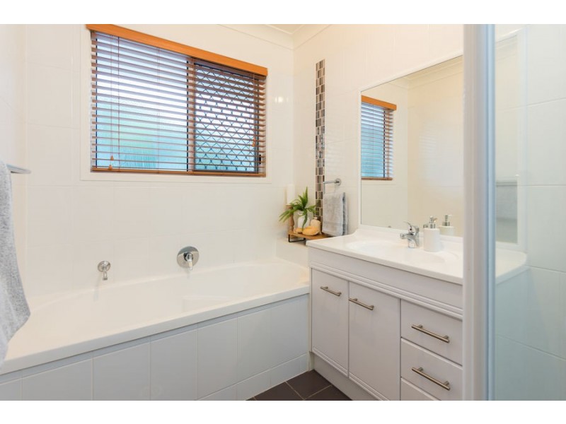 45 Moncrief Road, Cannon Hill QLD 4170