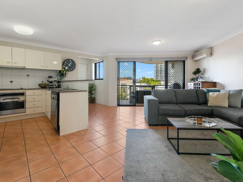 87/45 Harries Rd, Coorparoo QLD 4151