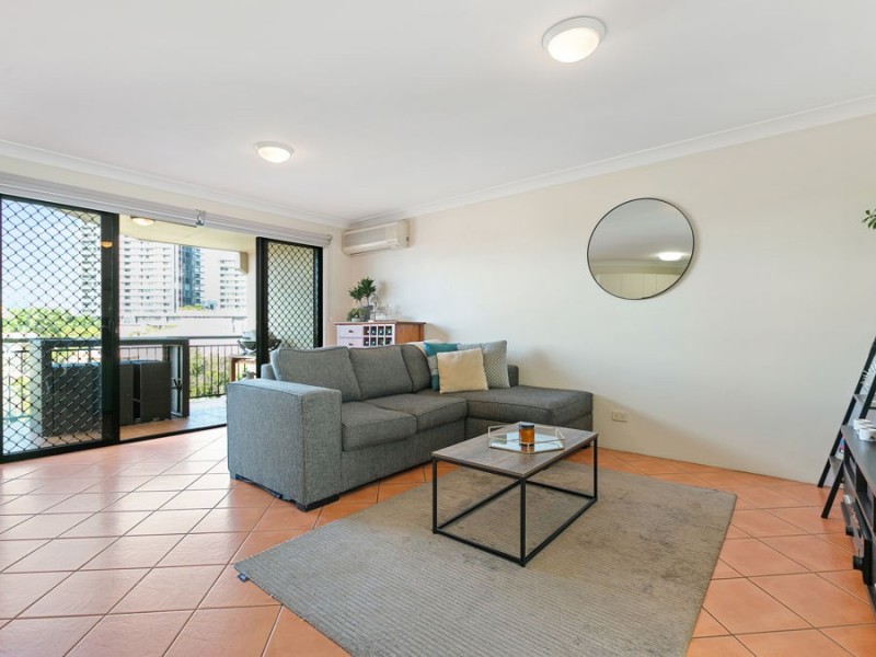 87/45 Harries Rd, Coorparoo QLD 4151