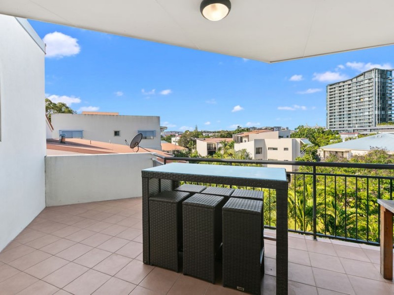 87/45 Harries Rd, Coorparoo QLD 4151