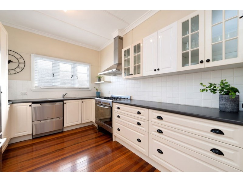 137 Watson Street, Camp Hill QLD 4152