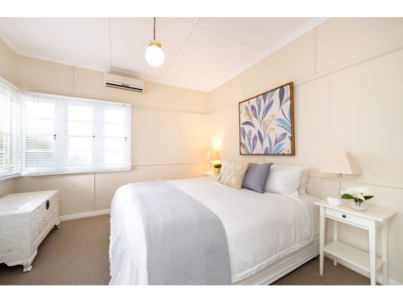 137 Watson Street, Camp Hill QLD 4152