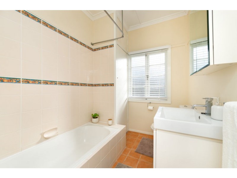 137 Watson Street, Camp Hill QLD 4152