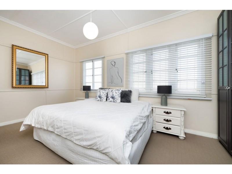 137 Watson Street, Camp Hill QLD 4152