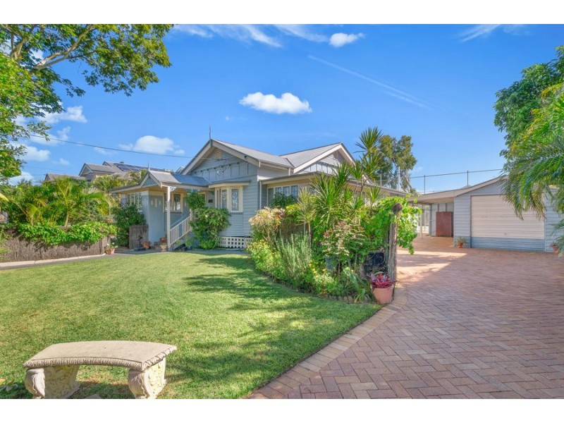 24 Murton Ave, Holland Park QLD 4121