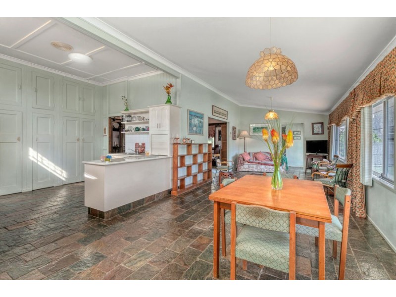 24 Murton Ave, Holland Park QLD 4121