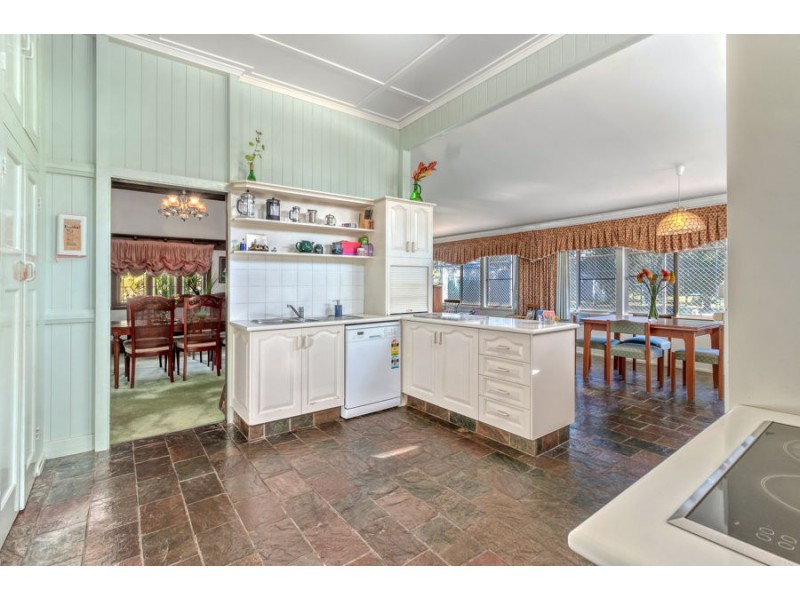 24 Murton Ave, Holland Park QLD 4121