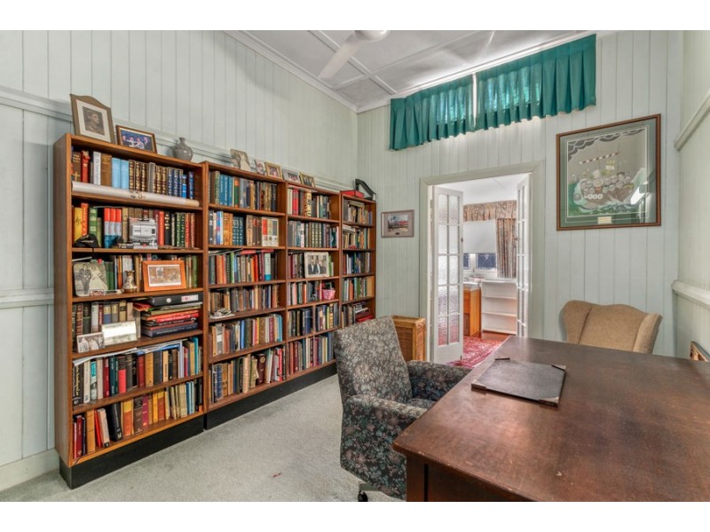 24 Murton Ave, Holland Park QLD 4121