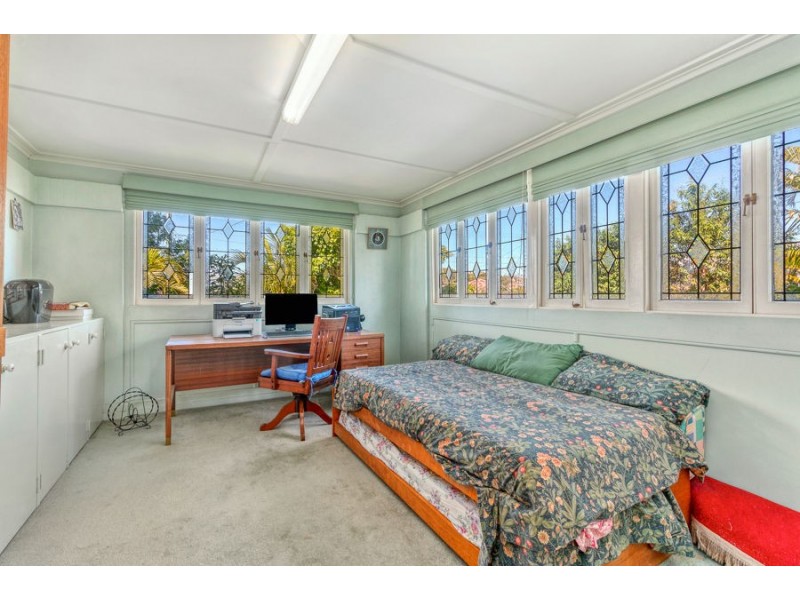 24 Murton Ave, Holland Park QLD 4121