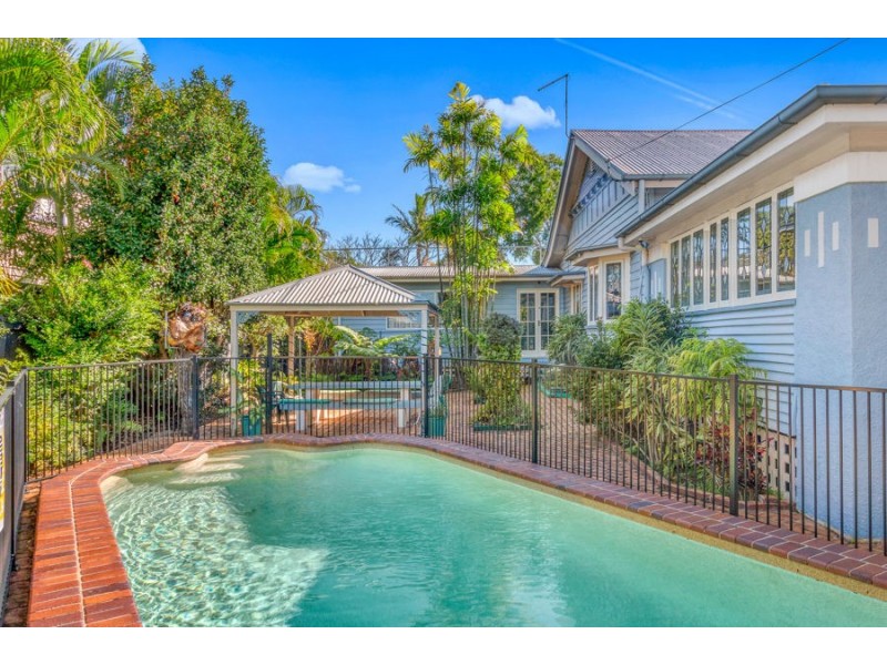 24 Murton Ave, Holland Park QLD 4121