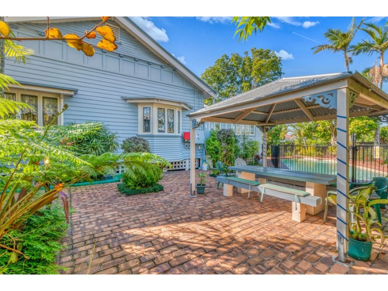 24 Murton Ave, Holland Park QLD 4121