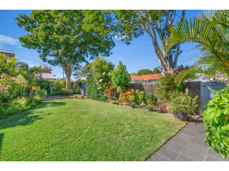 24 Murton Ave, Holland Park QLD 4121