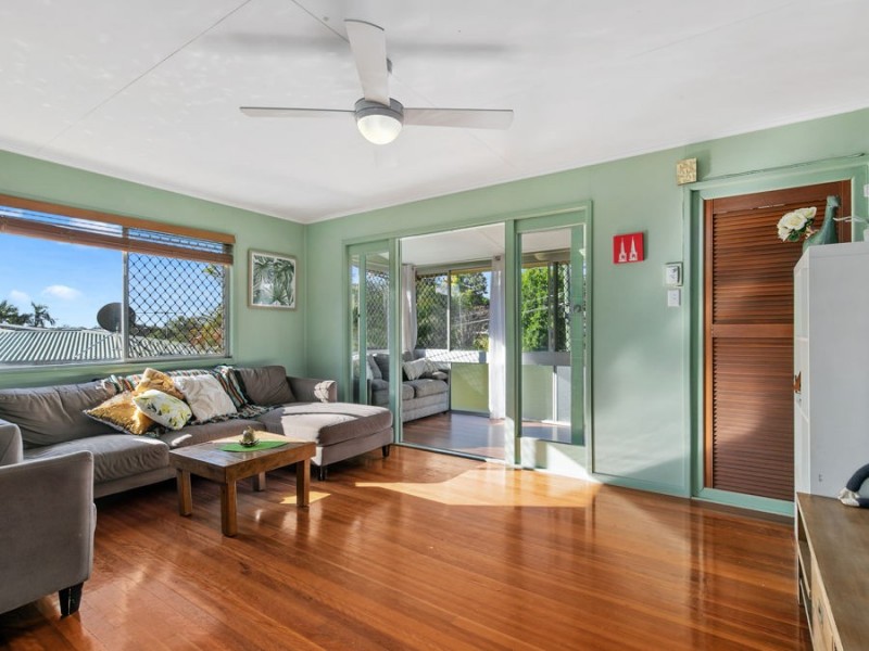 95 Pareena Crescent, Mansfield QLD 4122