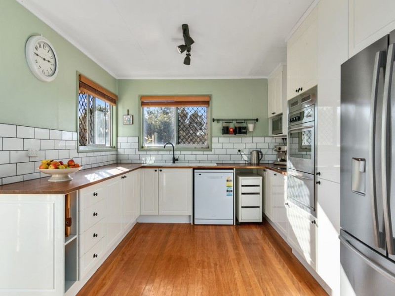 95 Pareena Crescent, Mansfield QLD 4122