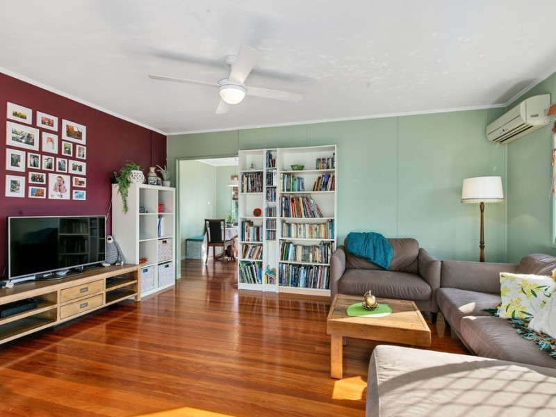 95 Pareena Crescent, Mansfield QLD 4122