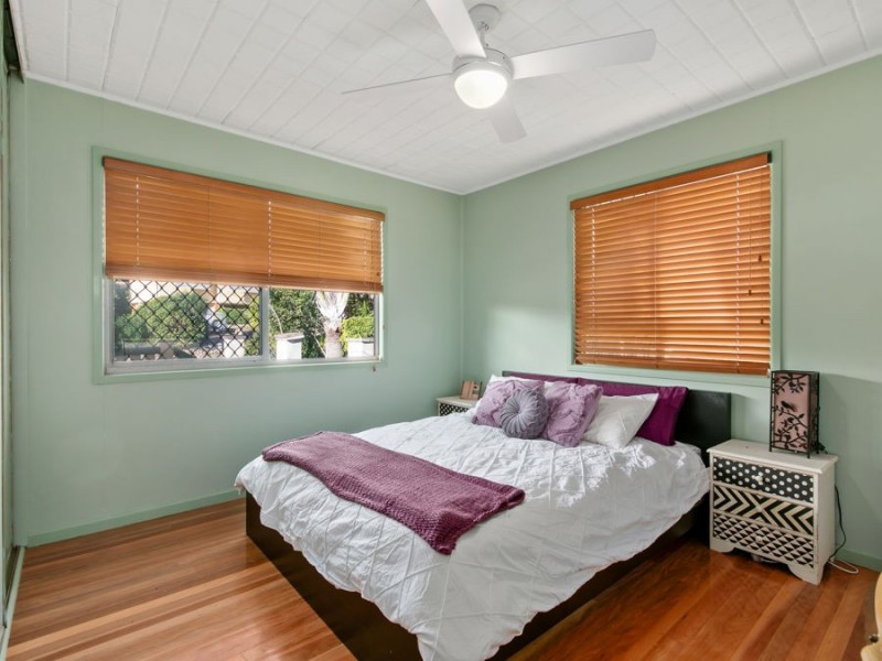 95 Pareena Crescent, Mansfield QLD 4122