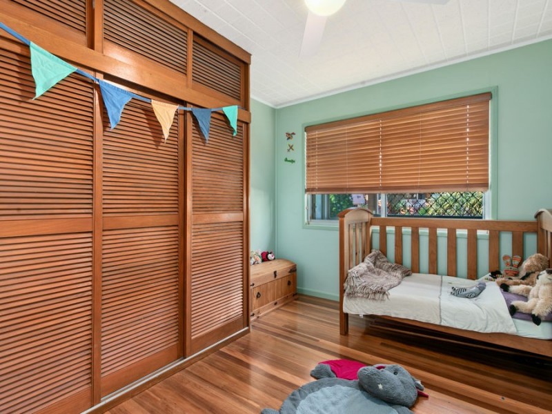 95 Pareena Crescent, Mansfield QLD 4122