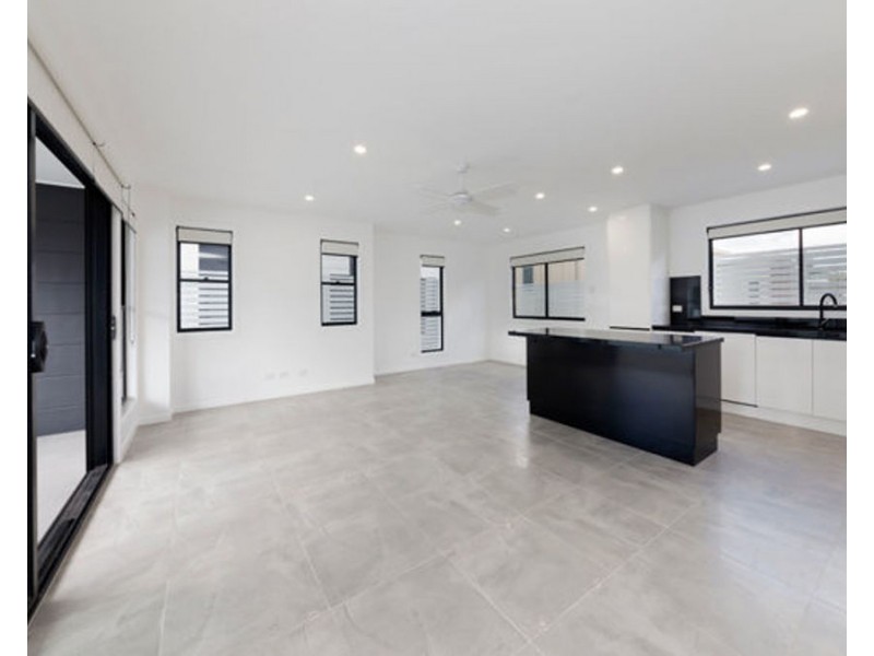 2/43 Orana Street, Carina QLD 4152