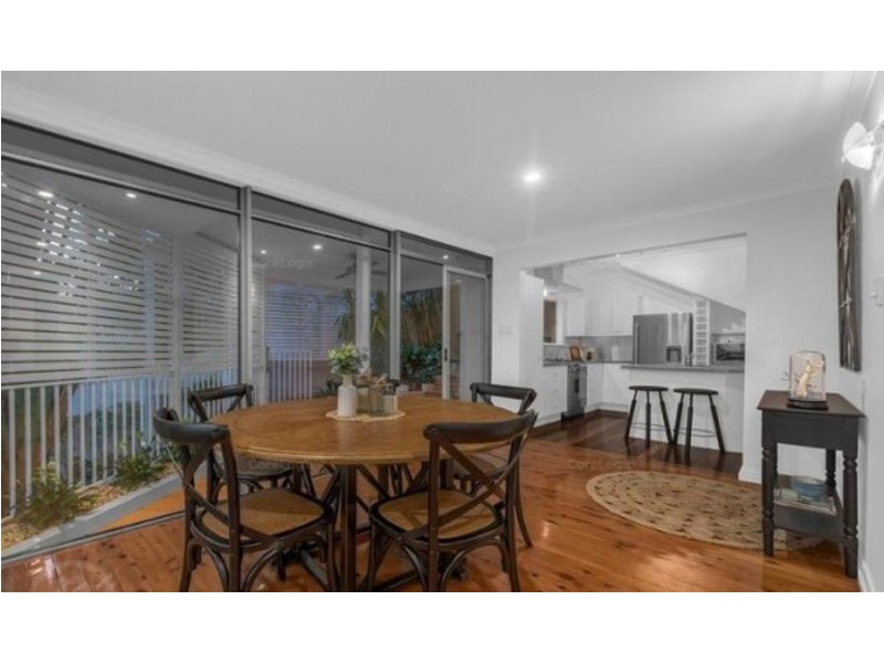 16 Aemilia Ave, Seven Hills QLD 4170